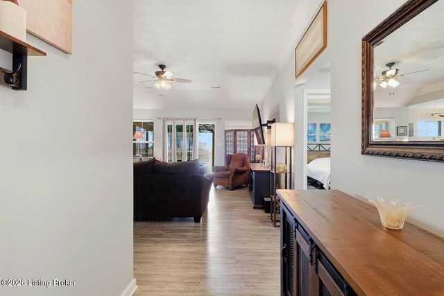 10917 Hidden Trail Ct, Louisville, KY 40229