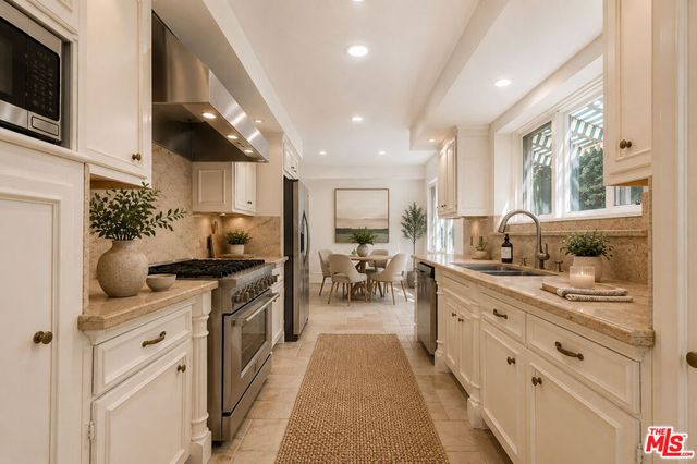 2559 Hutton Drive, Los Angeles, CA 90210