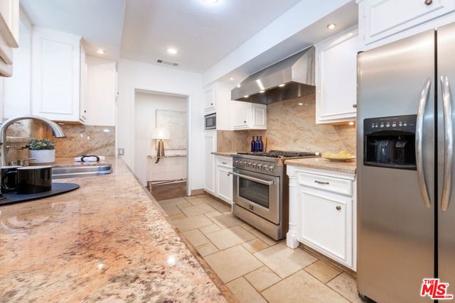2559 Hutton Drive, Los Angeles, CA 90210