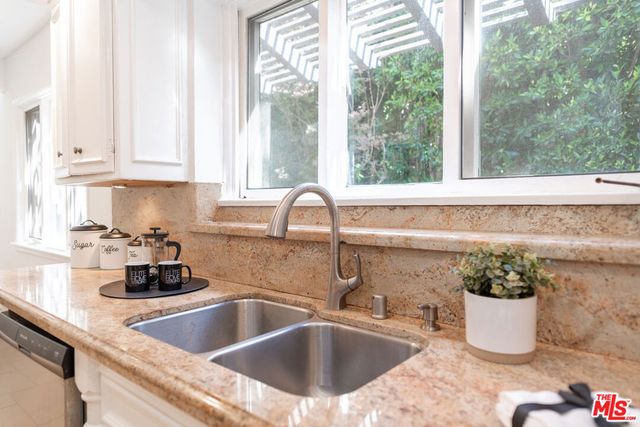 2559 Hutton Drive, Los Angeles, CA 90210