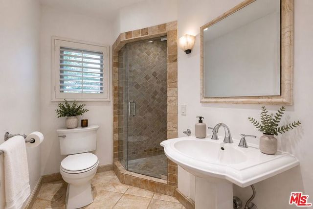 2559 Hutton Drive, Los Angeles, CA 90210