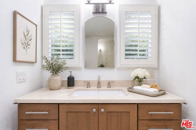 2559 Hutton Drive, Los Angeles, CA 90210