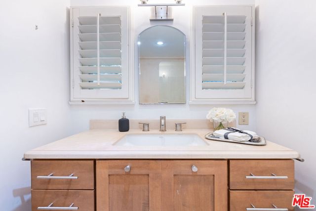2559 Hutton Drive, Los Angeles, CA 90210