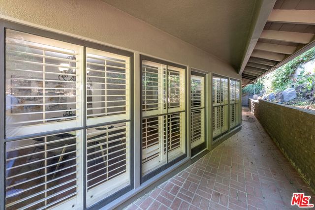 2559 Hutton Drive, Los Angeles, CA 90210