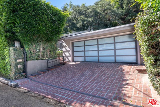 2559 Hutton Drive, Los Angeles, CA 90210