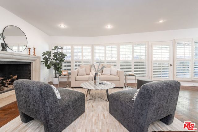2559 Hutton Drive, Los Angeles, CA 90210