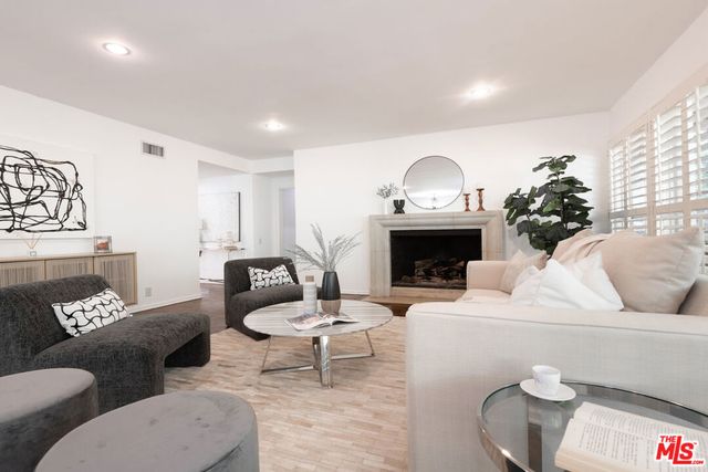 2559 Hutton Drive, Los Angeles, CA 90210
