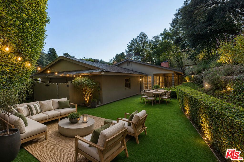 2559 Hutton Drive, Los Angeles, CA 90210