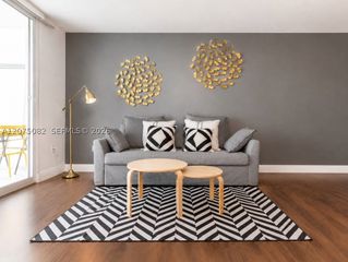 1200 Brickell Bay Dr 3207, Miami, FL 33131