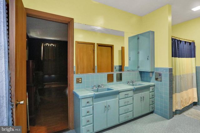 132 WINDSOR ST, Reading, PA 19601