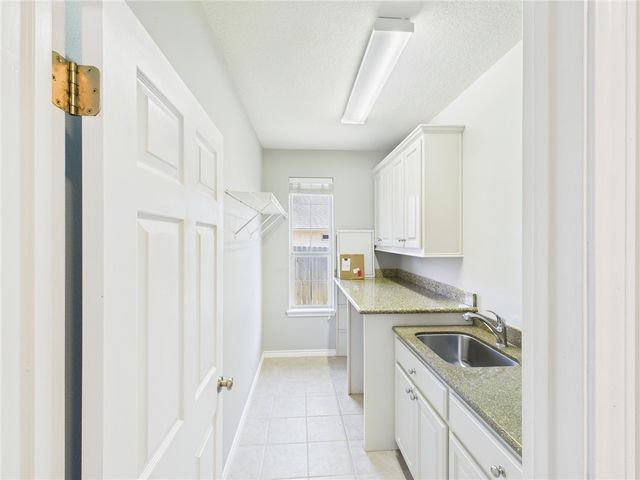 4404 Edinburgh Place, College Station, TX 77845