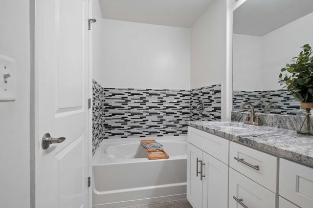 415 Church St Apt 1013, Nashville, TN 37219