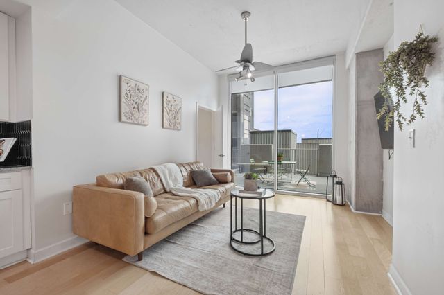 415 Church St Apt 1013, Nashville, TN 37219