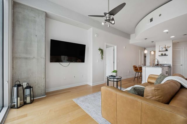 415 Church St Apt 1013, Nashville, TN 37219