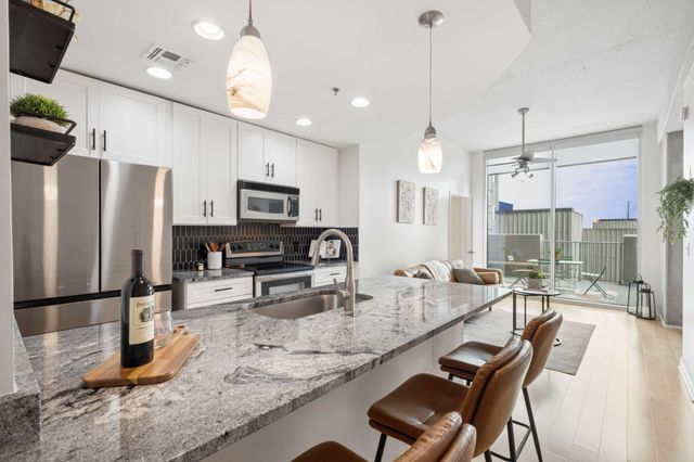 415 Church St Apt 1013, Nashville, TN 37219