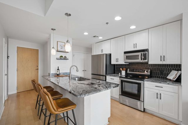 415 Church St Apt 1013, Nashville, TN 37219