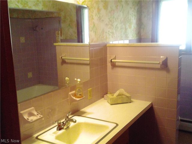 370 North Drive, Lorain, OH 44053