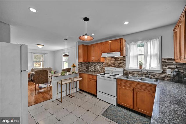 313-315 E COTTAGE AVE, Millersville, PA 17551