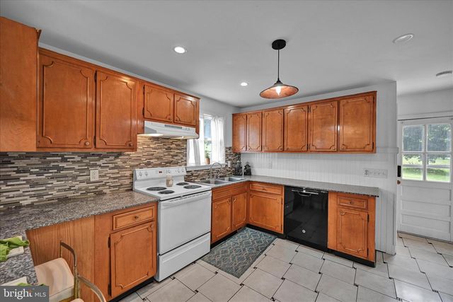 313-315 E COTTAGE AVE, Millersville, PA 17551