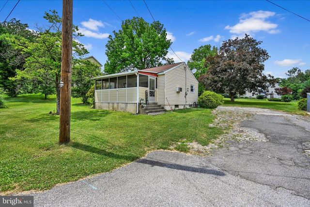 313-315 E COTTAGE AVE, Millersville, PA 17551