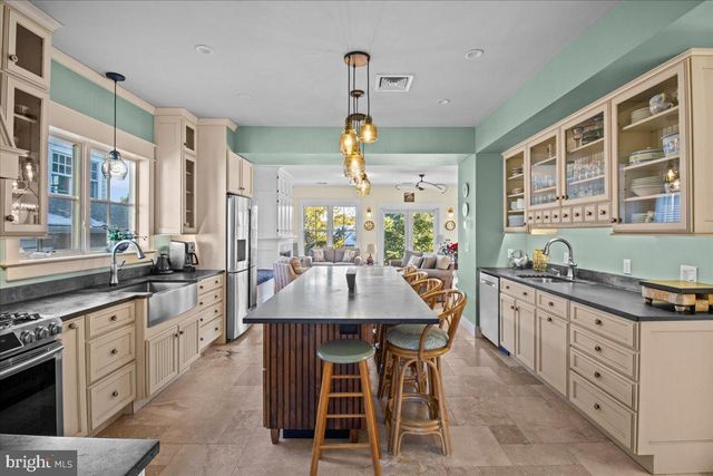 683 LAKE AVE, Bay Head, NJ 08742