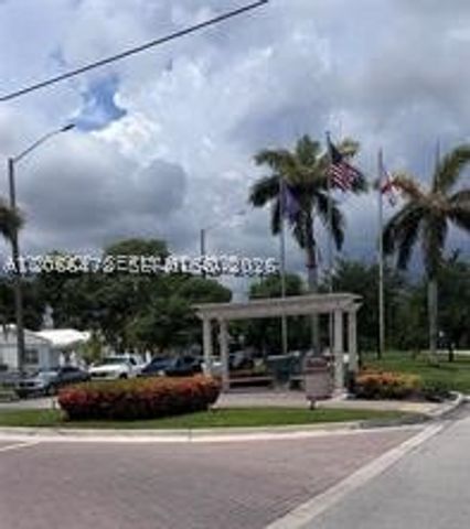 2243 NE 172nd St 7, North Miami Beach, FL 33160