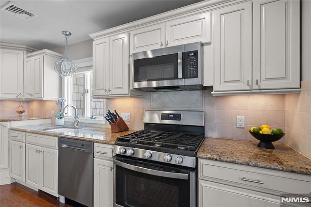95 Edison Street, Wyckoff, NJ 07481