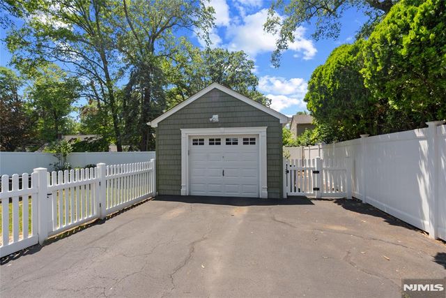 95 Edison Street, Wyckoff, NJ 07481
