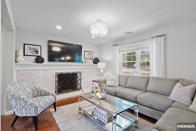 95 Edison Street, Wyckoff, NJ 07481