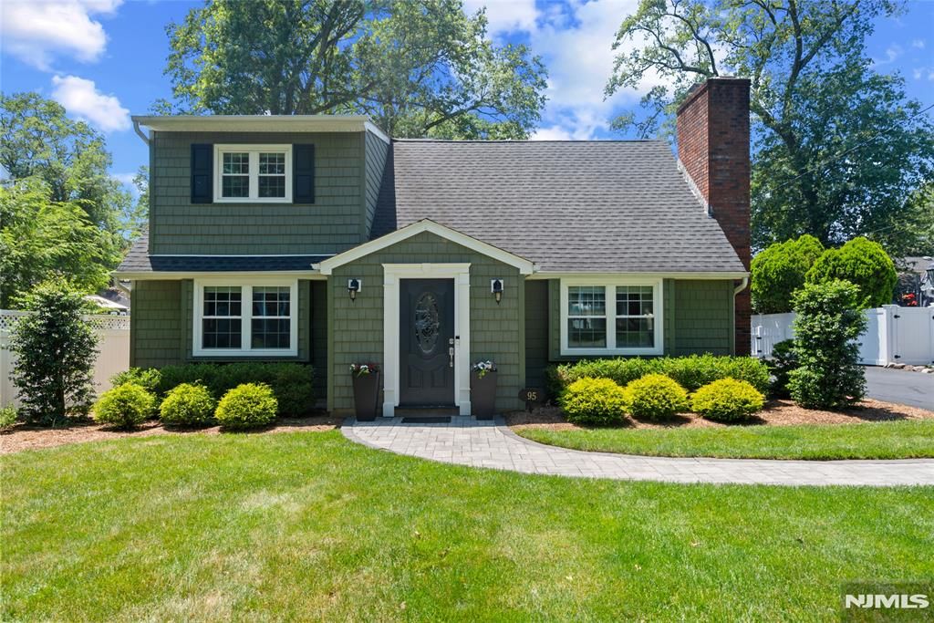 95 Edison Street, Wyckoff, NJ 07481