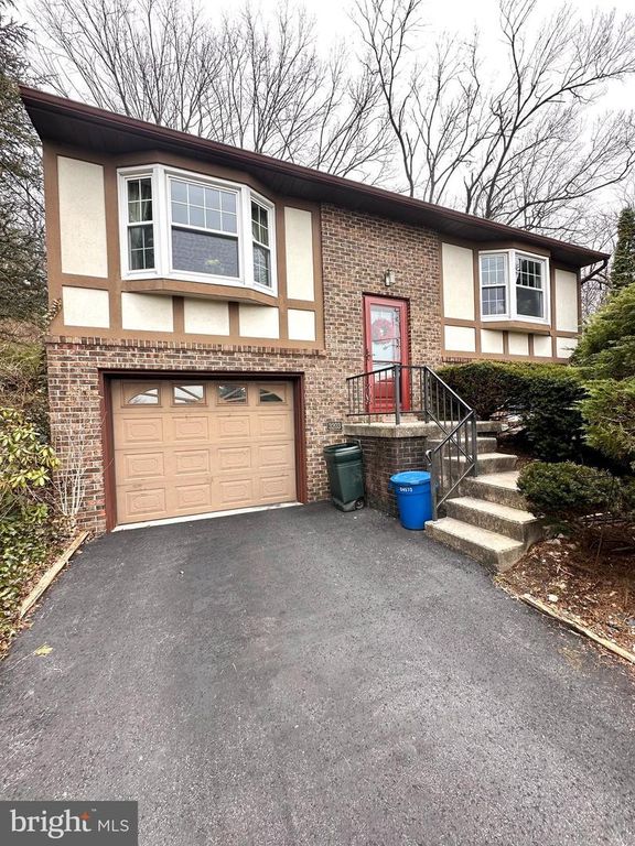 3203 MANNERCHOR RD, Temple, PA 19560