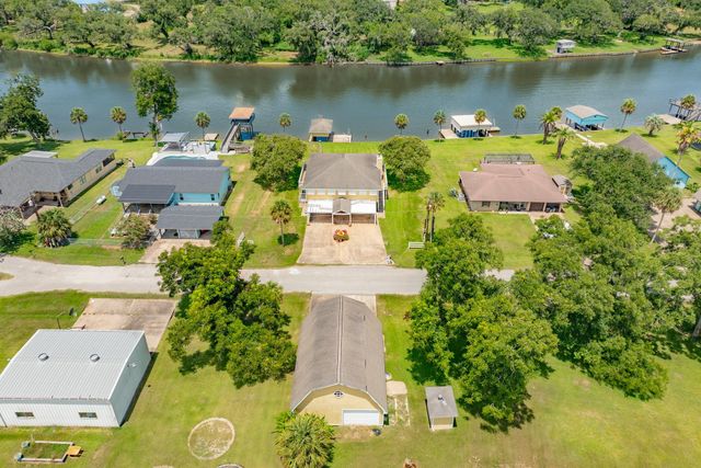 138 Vivian Street, Brazoria, TX 77422