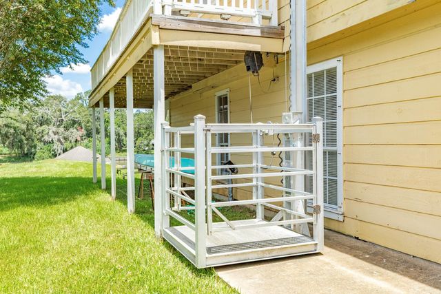 138 Vivian Street, Brazoria, TX 77422