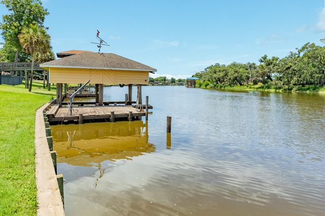 138 Vivian Street, Brazoria, TX 77422