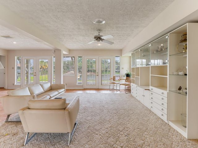 138 Vivian Street, Brazoria, TX 77422