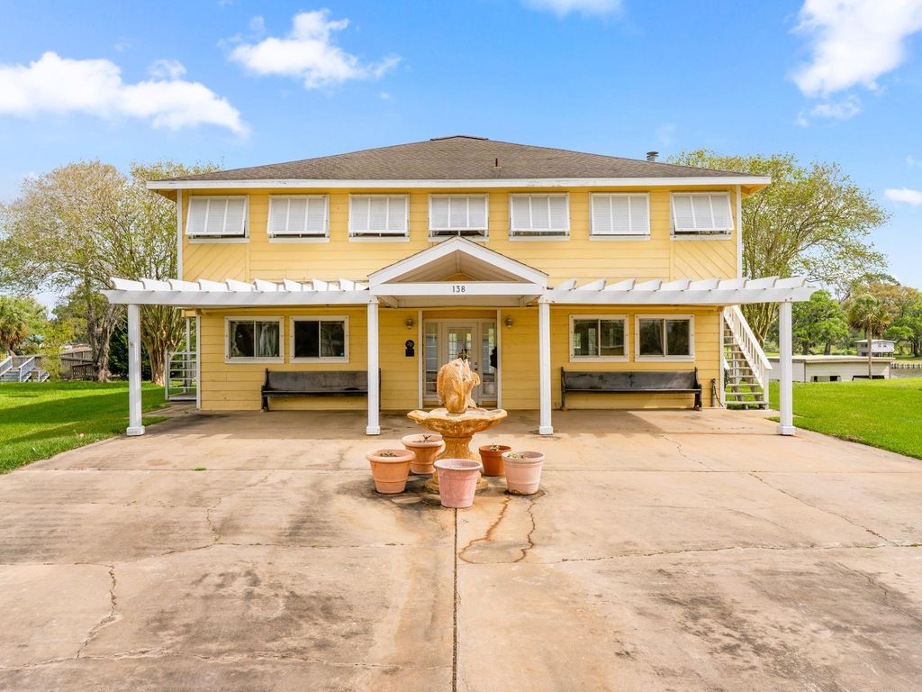 138 Vivian Street, Brazoria, TX 77422