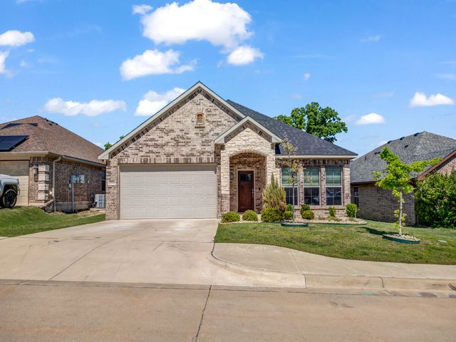 1916 Town Creek Circle, Weatherford, TX 76086