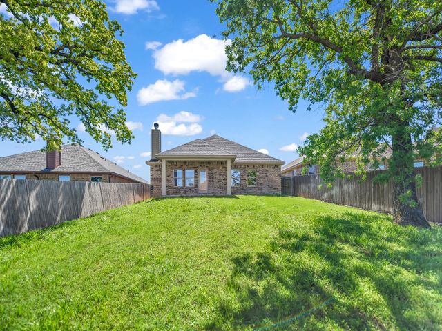 1916 Town Creek Circle, Weatherford, TX 76086