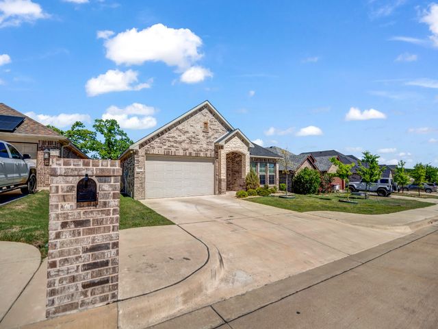 1916 Town Creek Circle, Weatherford, TX 76086