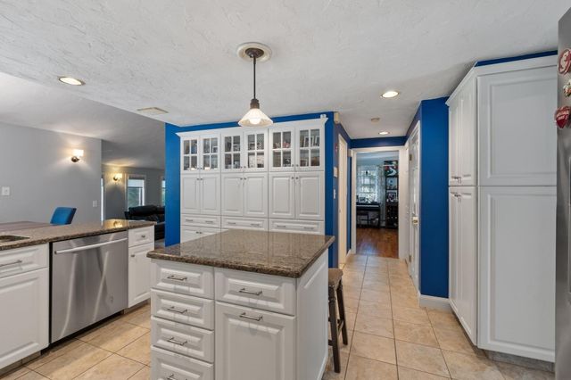 23 Greenwood Road, Andover, MA 01810