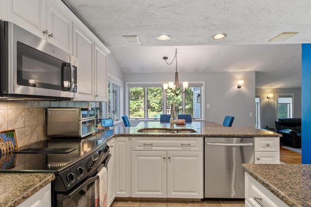 23 Greenwood Road, Andover, MA 01810