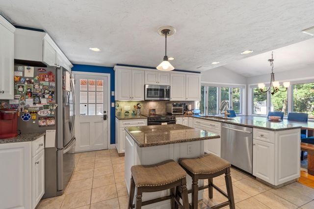23 Greenwood Road, Andover, MA 01810