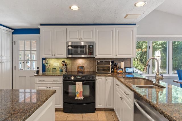 23 Greenwood Road, Andover, MA 01810