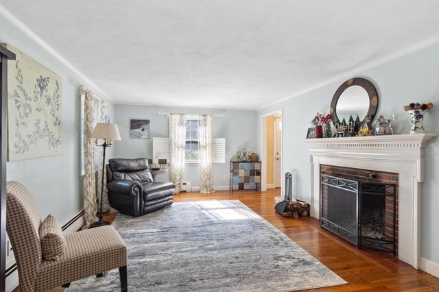 23 Greenwood Road, Andover, MA 01810