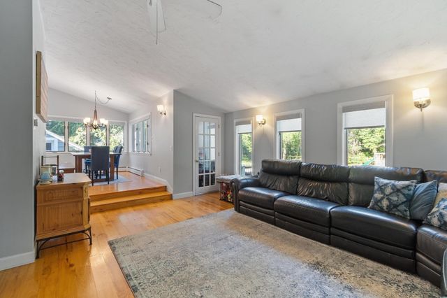 23 Greenwood Road, Andover, MA 01810
