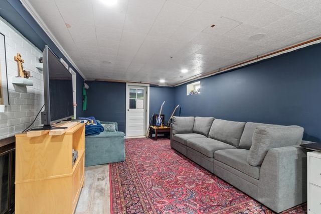 23 Greenwood Road, Andover, MA 01810