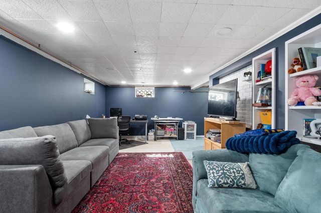 23 Greenwood Road, Andover, MA 01810