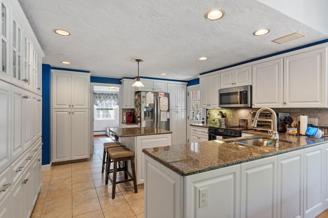 23 Greenwood Road, Andover, MA 01810