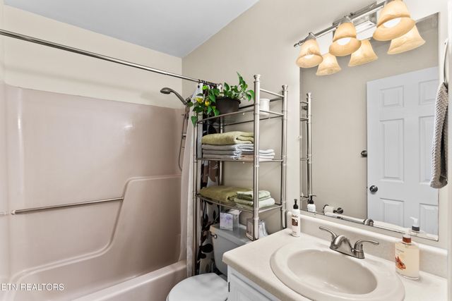 100 Harper Lane, Oak Ridge, TN 37830