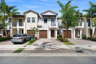 6005 NW 104th Path 6005, Doral, FL 33178